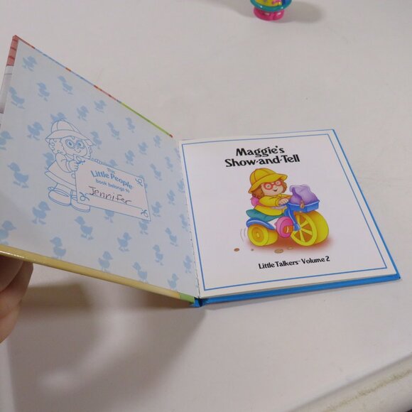 Maggie's Show & Tell Fisher Price (Figure that TALKS) & Book - Picture 3 of 12
